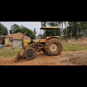 LOTE 019 - TRATOR CBT 1105