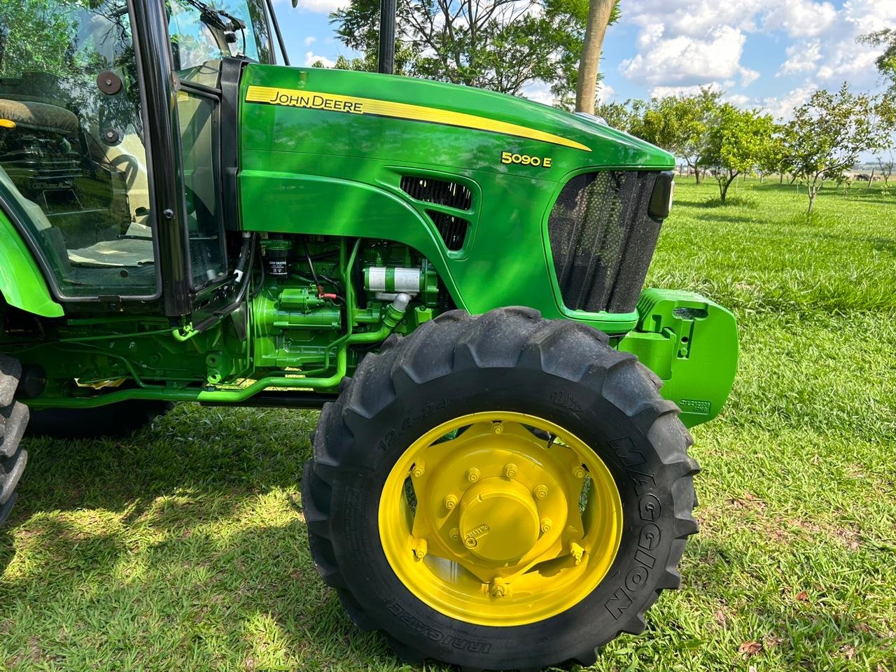 LOTE 191 - JOHN DEERE 5090E 4X4 - Imagem 4