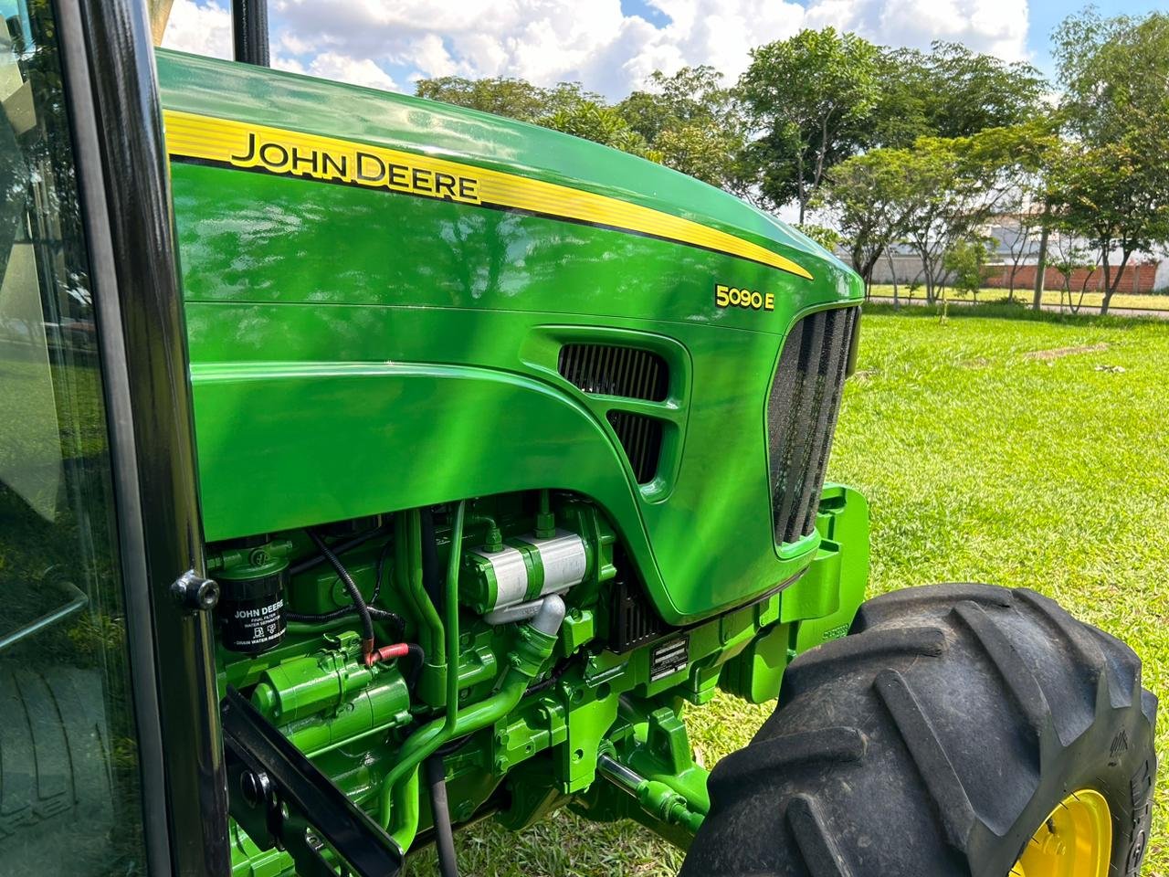 LOTE 191 - JOHN DEERE 5090E 4X4 - Imagem 3