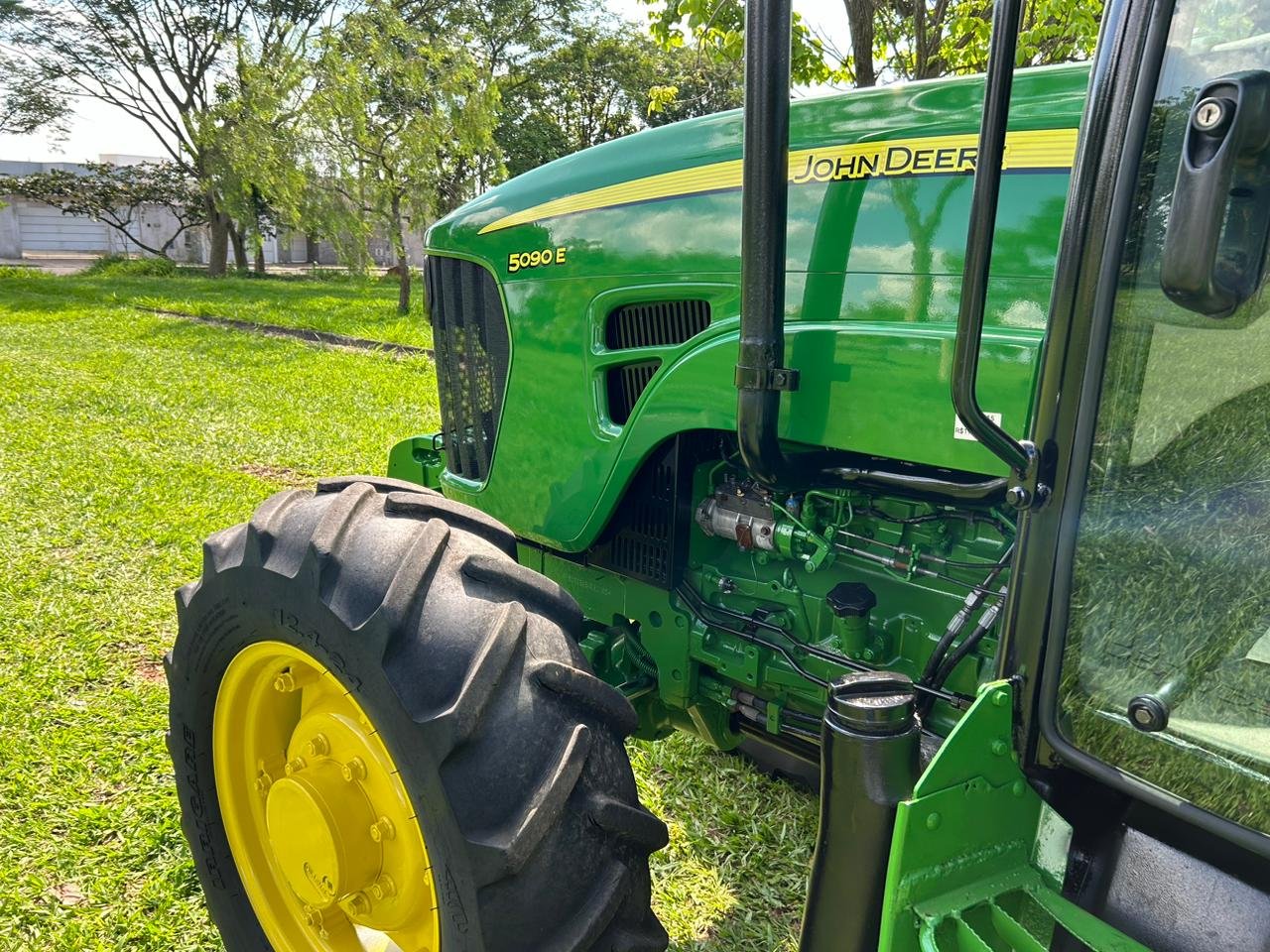 LOTE 191 - JOHN DEERE 5090E 4X4 - Imagem 22