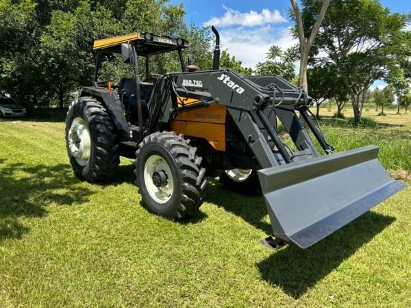LOTE 210 – TRATOR VALTRA 985S 4X4
