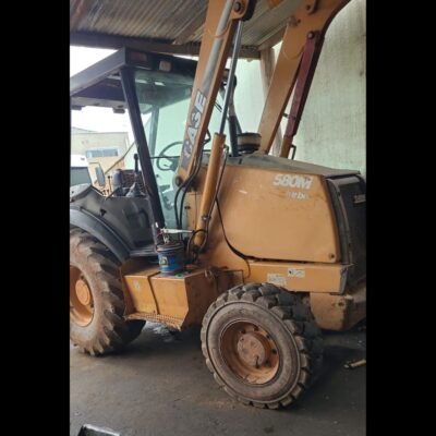 RETROESCAVADEIRA CASE 580M