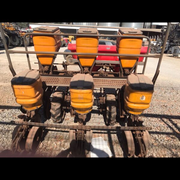 LOTE 282 – PLANTADEIRA VALTRA BP302 3X50