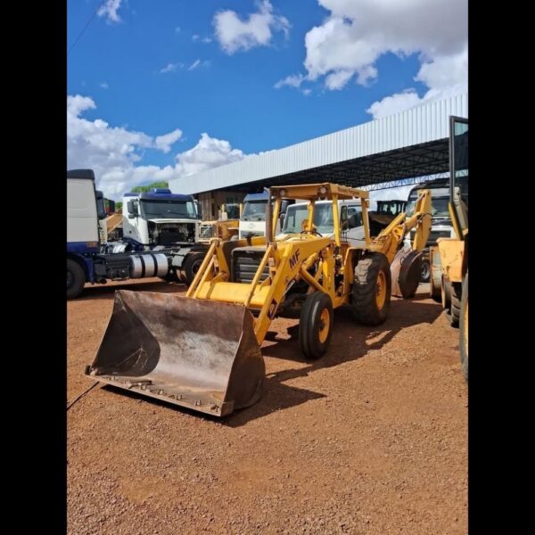 LOTE 326 – PÁ CARREGADEIRA CATERPILLAR 930T 1994