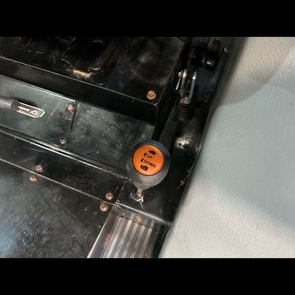 LOTE 08 – TRATOR MASSEY FERGUSON 3308 4×4 CAFEEIRO CABINADO - Imagem 8