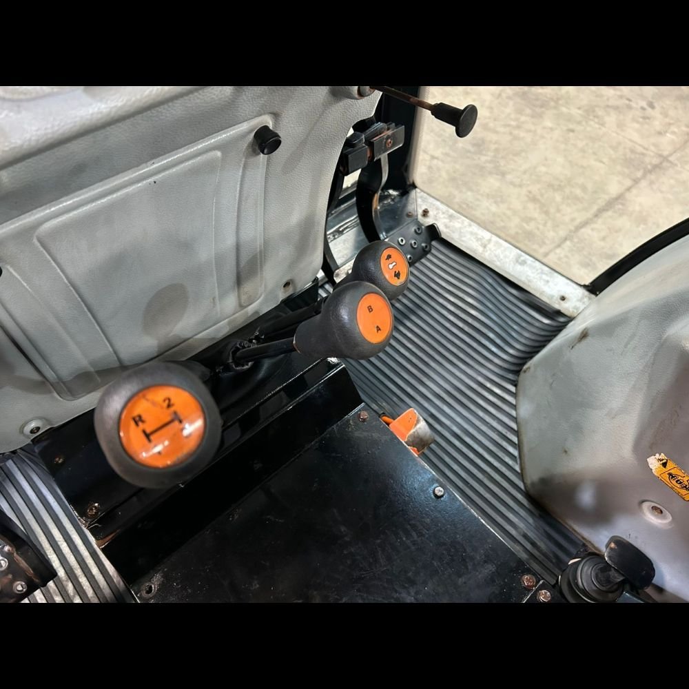 LOTE 08 – TRATOR MASSEY FERGUSON 3308 4×4 CAFEEIRO CABINADO - Imagem 7