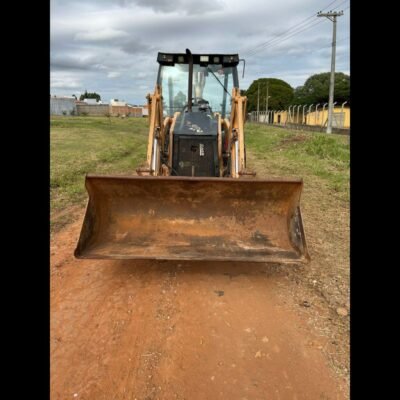 LOTE 38 – RETROESCAVADEIRA CASE 580M