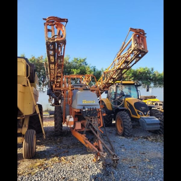 LOTE 449 – PULVERIZADOR JACTO ADVANCE AM24 3000 LITROS