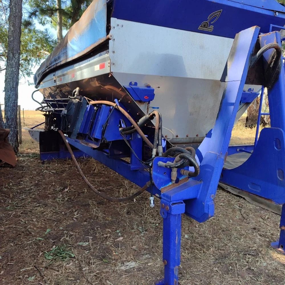 LOTE 35 – Distribuidor de Sólidos Carmetal Zeus 25001 Roll On Roll Off (02)