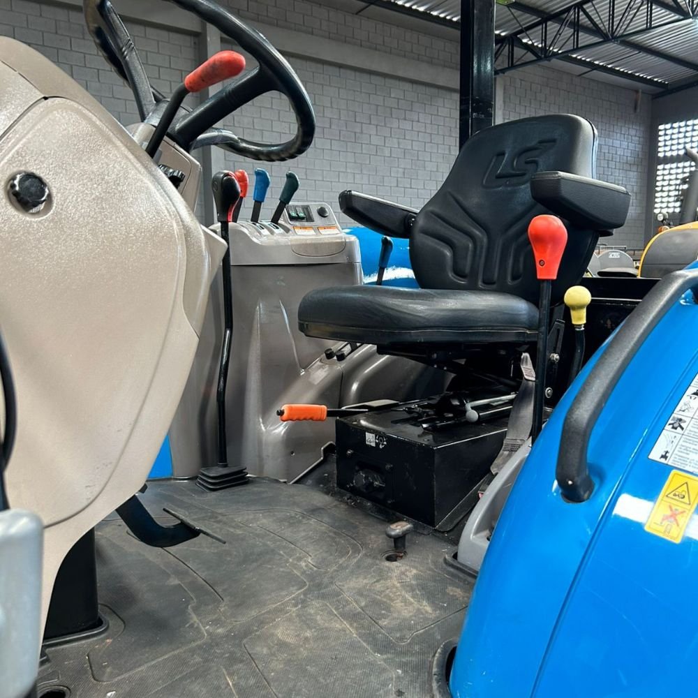 LOTE 31 – LS Tractor Plus 100 Plataformado 4×4 - Imagem 13