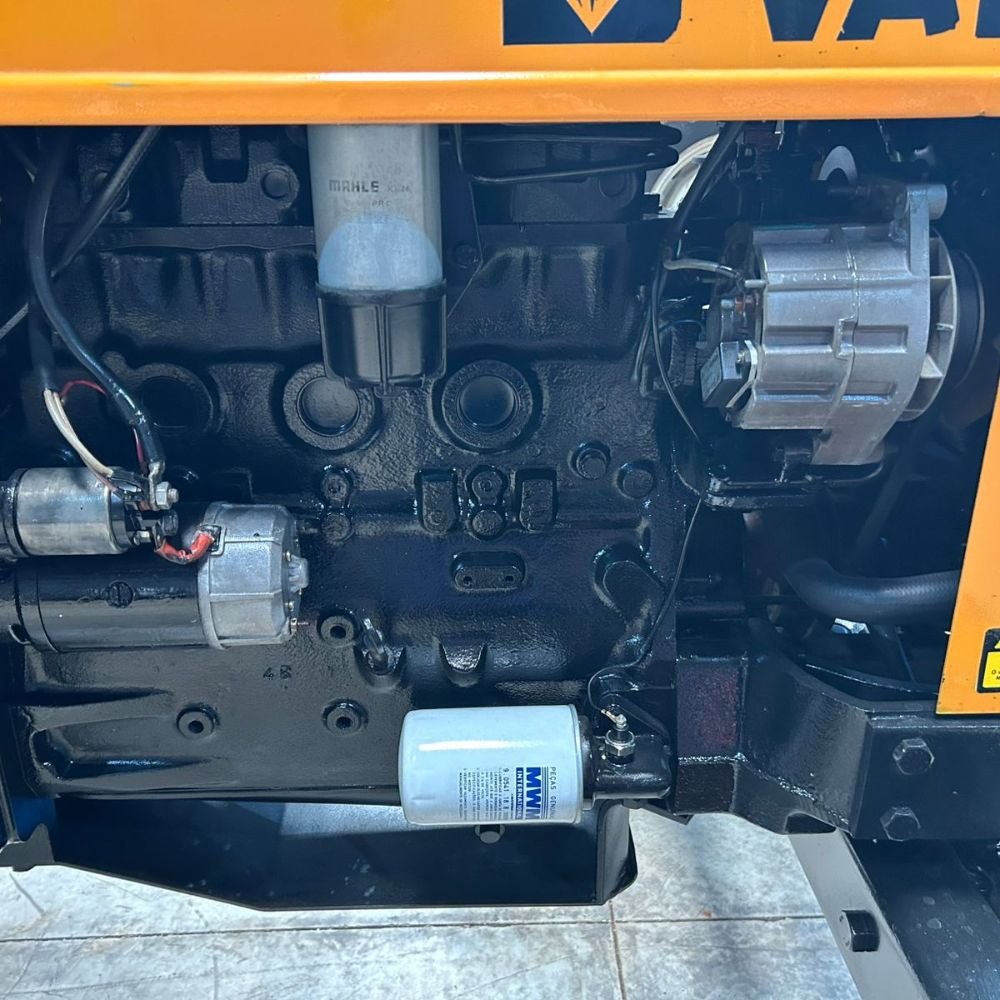 LOTE 34 – Trator Valmet 785 4×2 Ano 1996 - Imagem 12