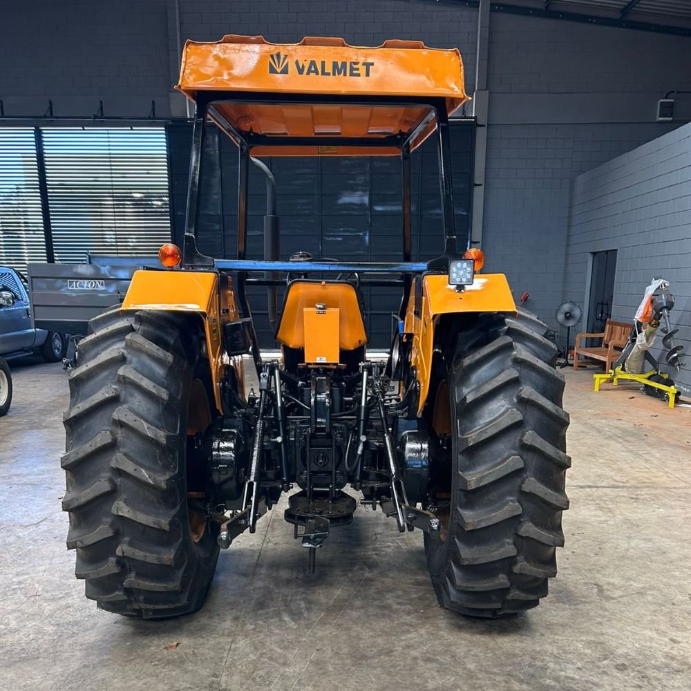 LOTE 34 – Trator Valmet 785 4×2 Ano 1996 - Imagem 2