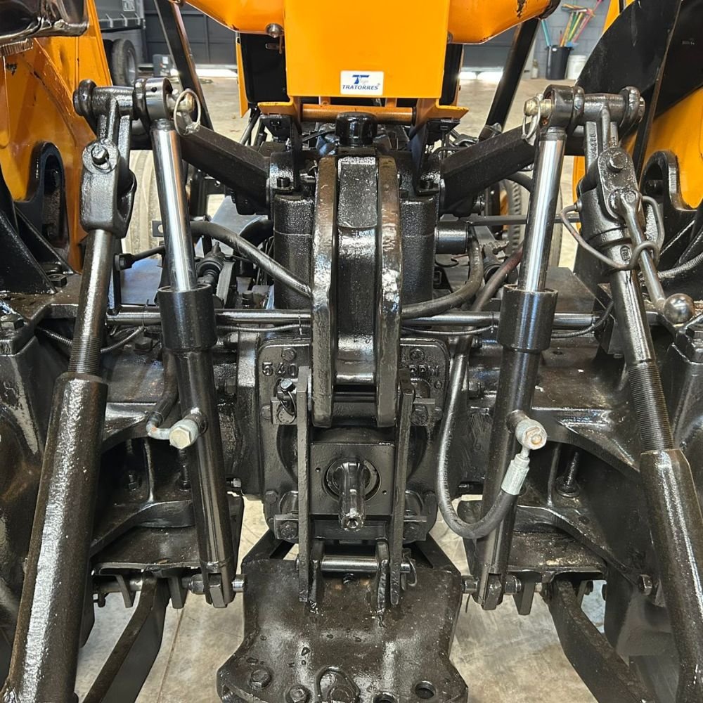 LOTE 34 – Trator Valmet 785 4×2 Ano 1996 - Imagem 3