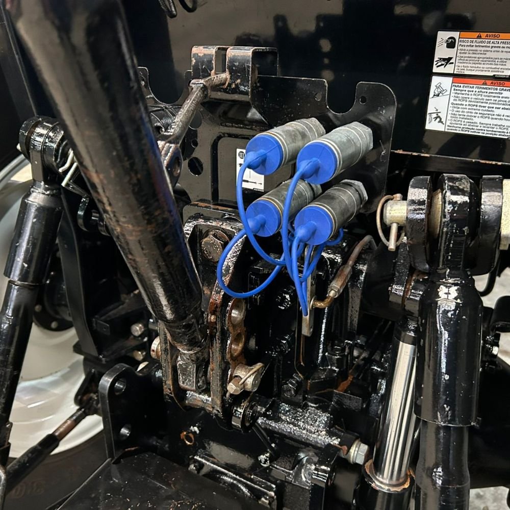 LOTE 35 – Trator LS Tractor Plus 80 Plataformado 4×4 2021 - Imagem 3