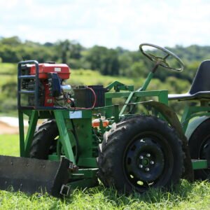 Lote 104 - MICRO TRATOR RASPADOR DE DEJETOS ROVANI