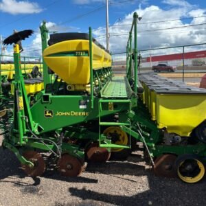 Lote 008 - Plantadeira John Deere - 11 Linhas