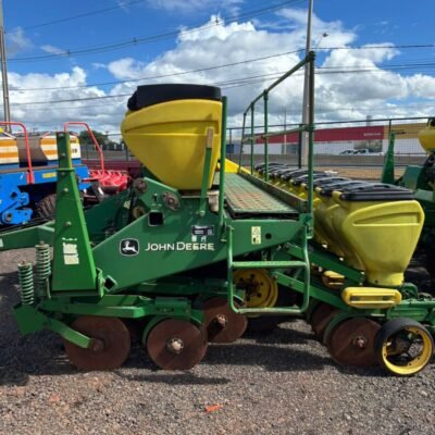 Lote 009 – Plantadeira John Deere 11 Linhas Mecânica