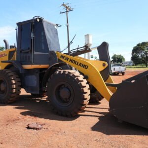DE 009 - PÁ CARREGADEIRA NEW HOLLAND W130B