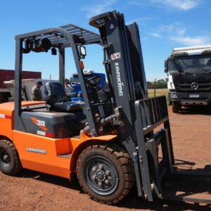 DE 033 - EMPILHADEIRA LONKING 30